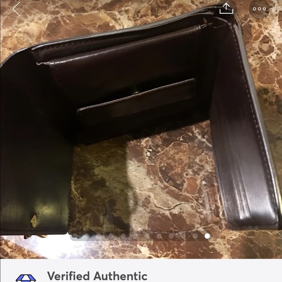 SOLDAuthentic Louis Vuitton Epi Wallet - Picture 12 of 12
